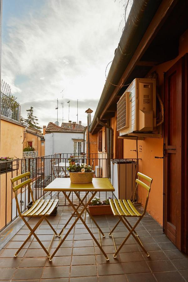 Italian Design Small Attic โบโลญญา ภายนอก รูปภาพ