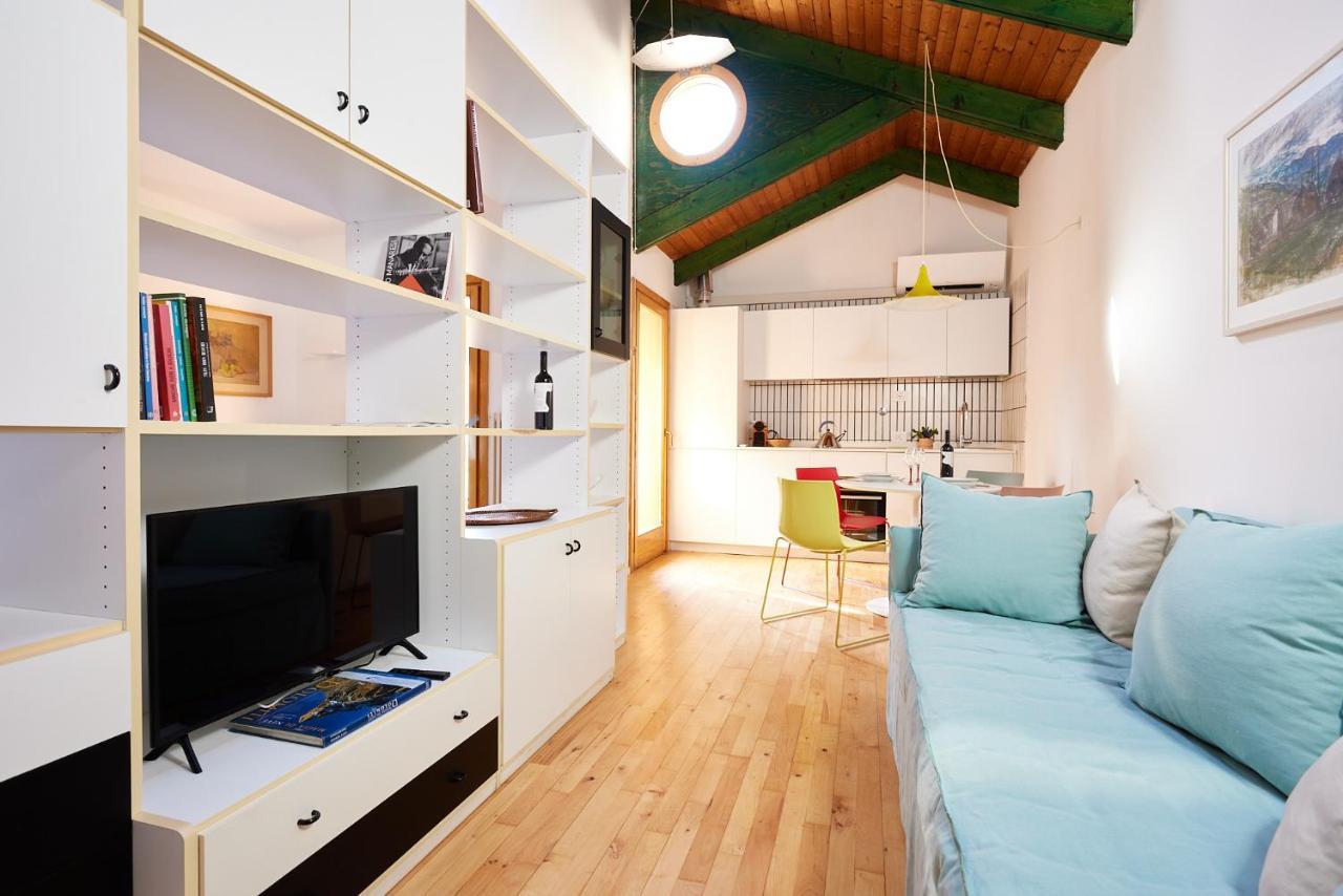 Italian Design Small Attic โบโลญญา ภายนอก รูปภาพ