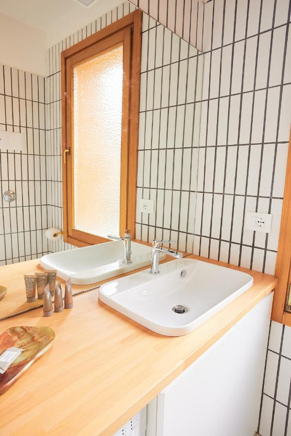 Italian Design Small Attic โบโลญญา ภายนอก รูปภาพ