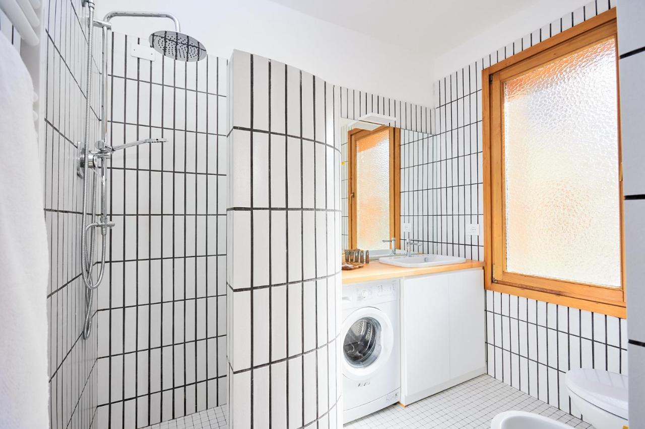 Italian Design Small Attic โบโลญญา ภายนอก รูปภาพ