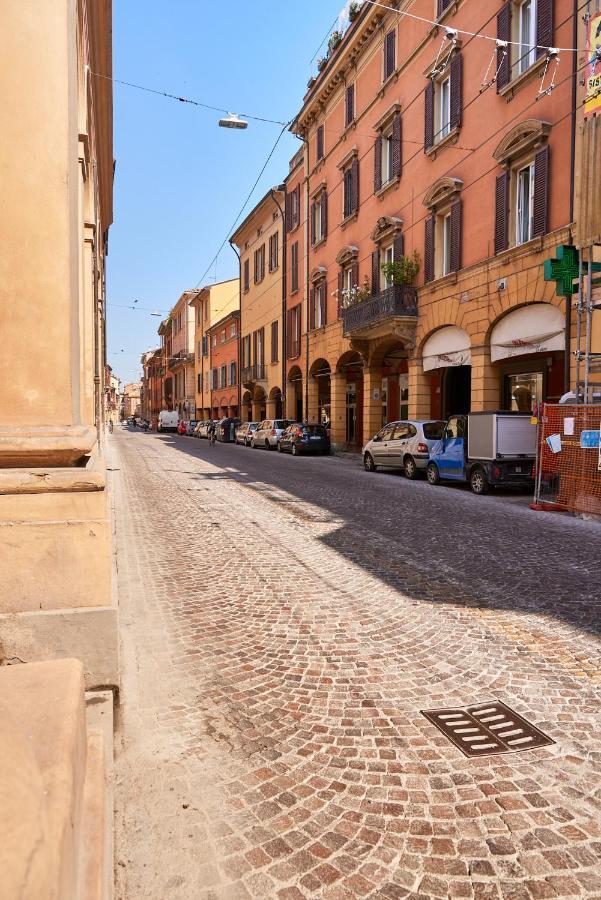 Italian Design Small Attic โบโลญญา ภายนอก รูปภาพ